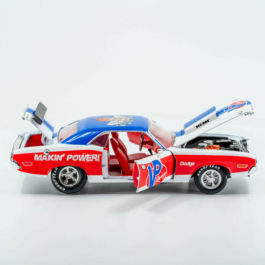 VP Racing 1970 Dodge Challenger Diecast— R/T HEMI 1:24 Scale