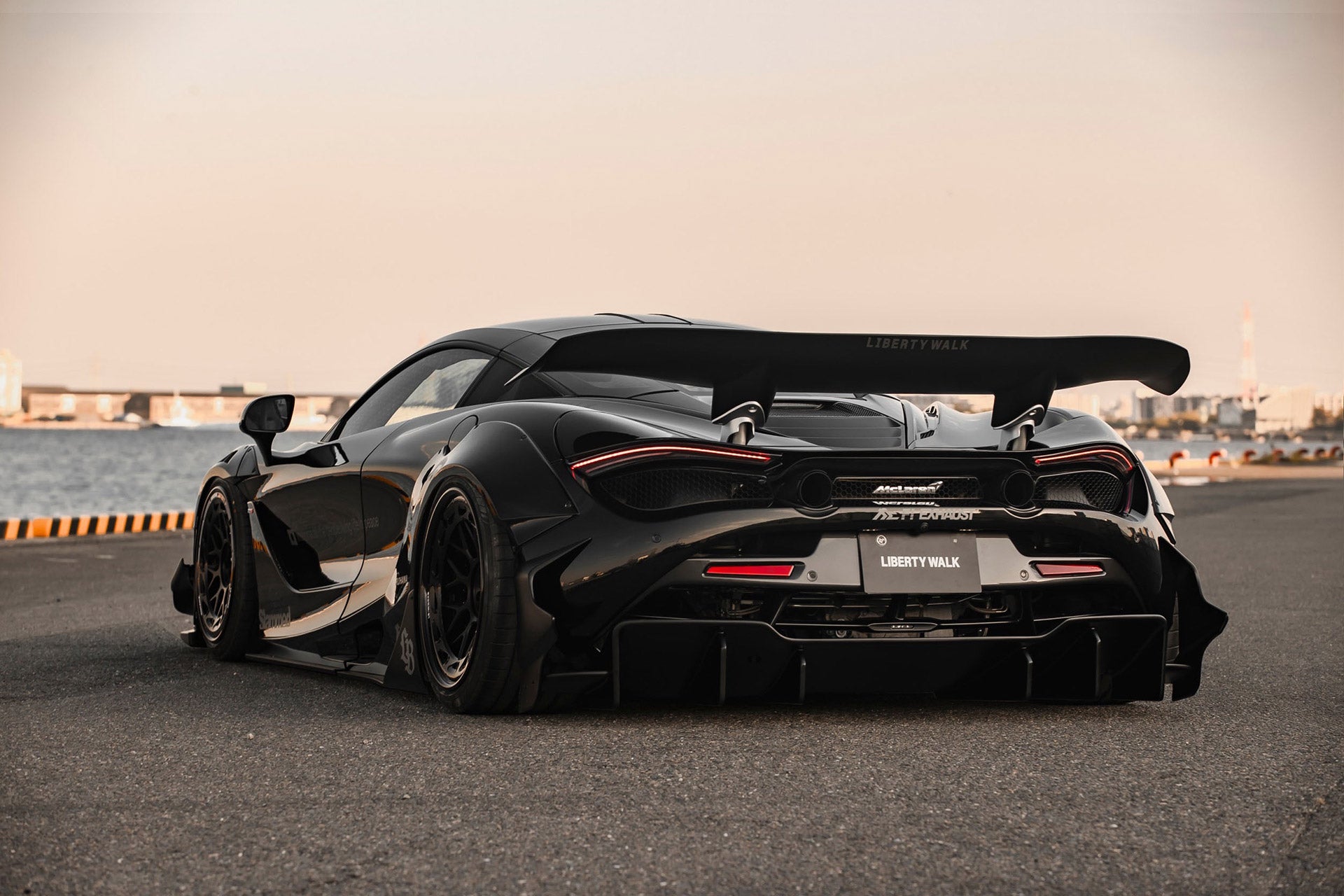 LIBERTY WALK (LB WORKS) MCLAREN 720S Wide Body Kit