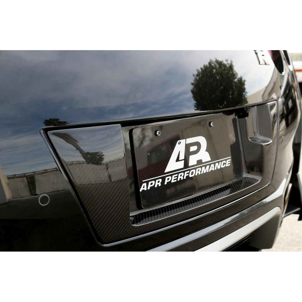 APR PEFORMANCE R35 GT-R CARBON FIBER LICENSE PLATE BACKING (2017-2022)
