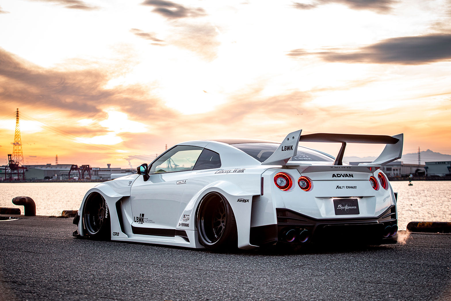 LB-Silhouette WORKS GT 35GT-RR Ver.1 Complete Body kit