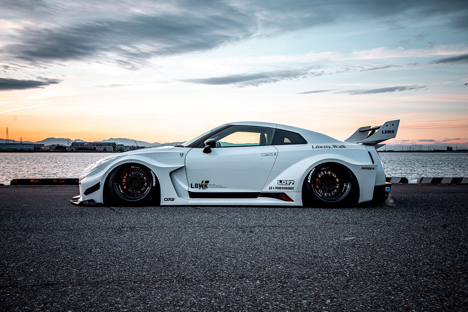 LB-Silhouette WORKS GT 35GT-RR Ver.1 Complete Body kit | TRACKUZA 