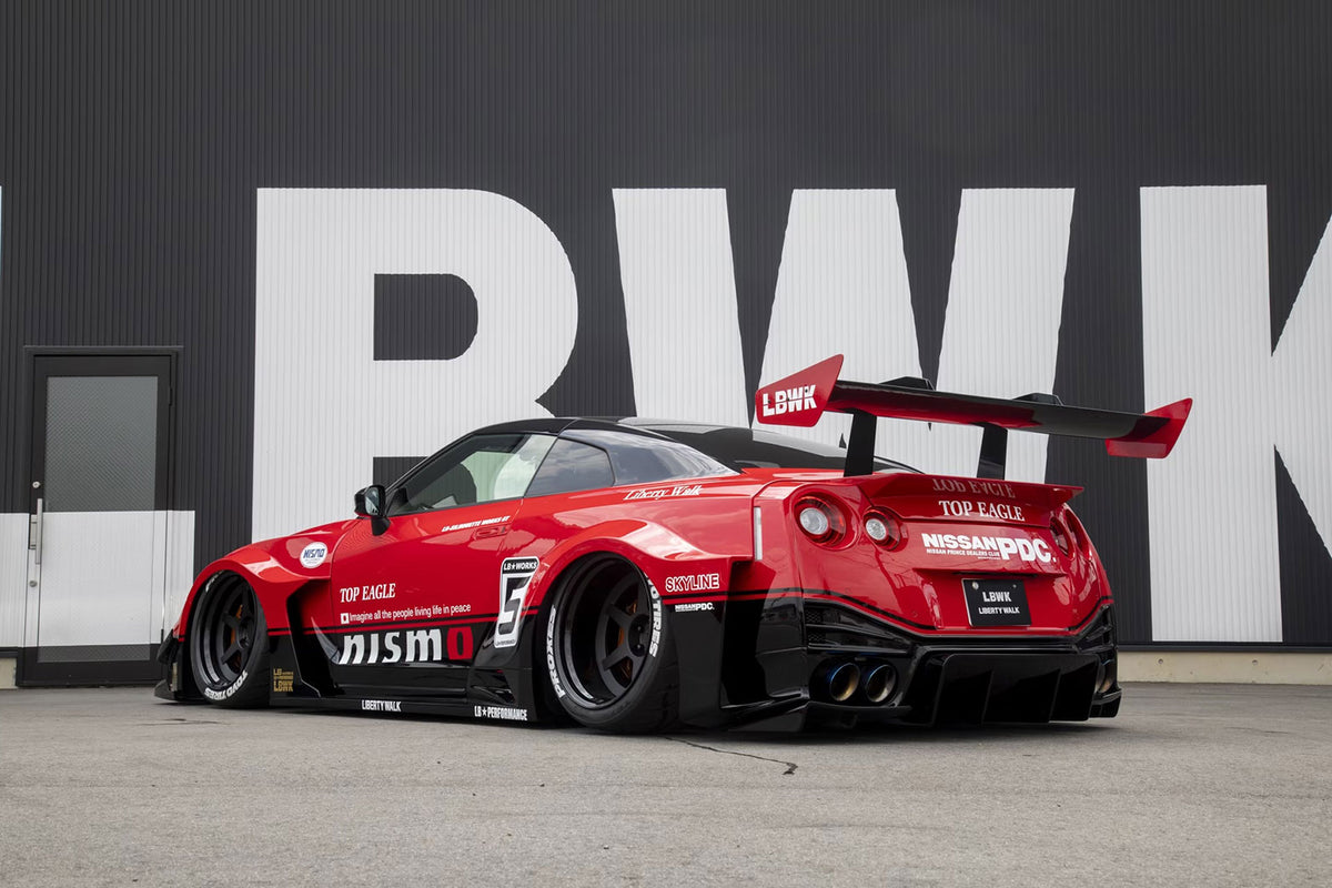 Liberty Walk LB-Silhouette WORKS Nissan GT-R 35GT-RR Widebody Kit