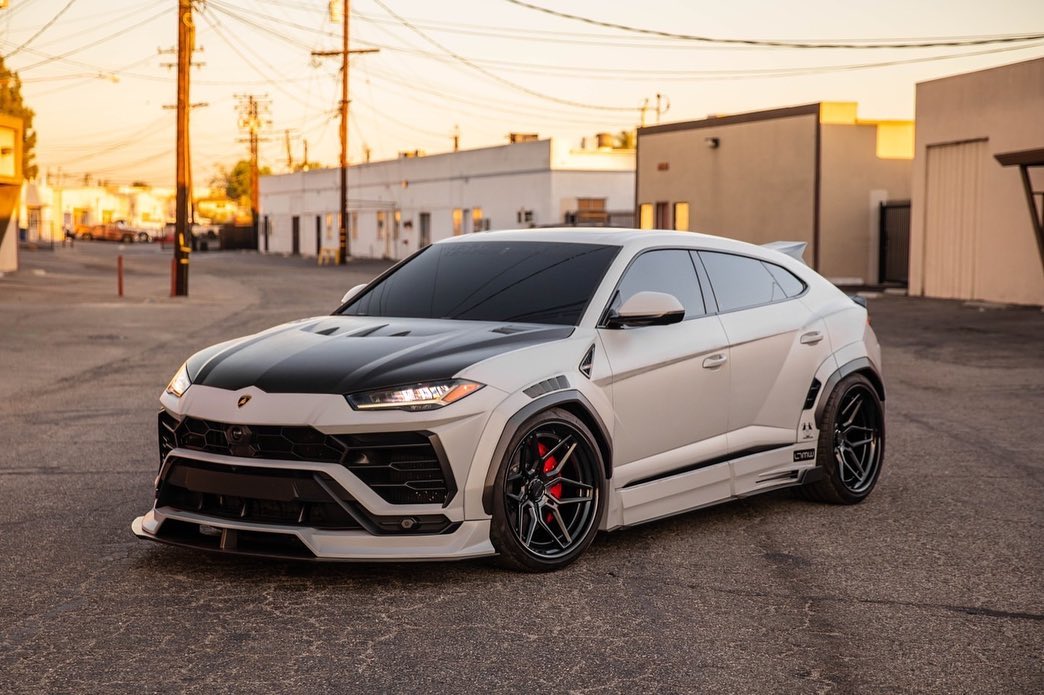 Liberty Walk LB★WORKS Lamborghini Urus Widebody Kit