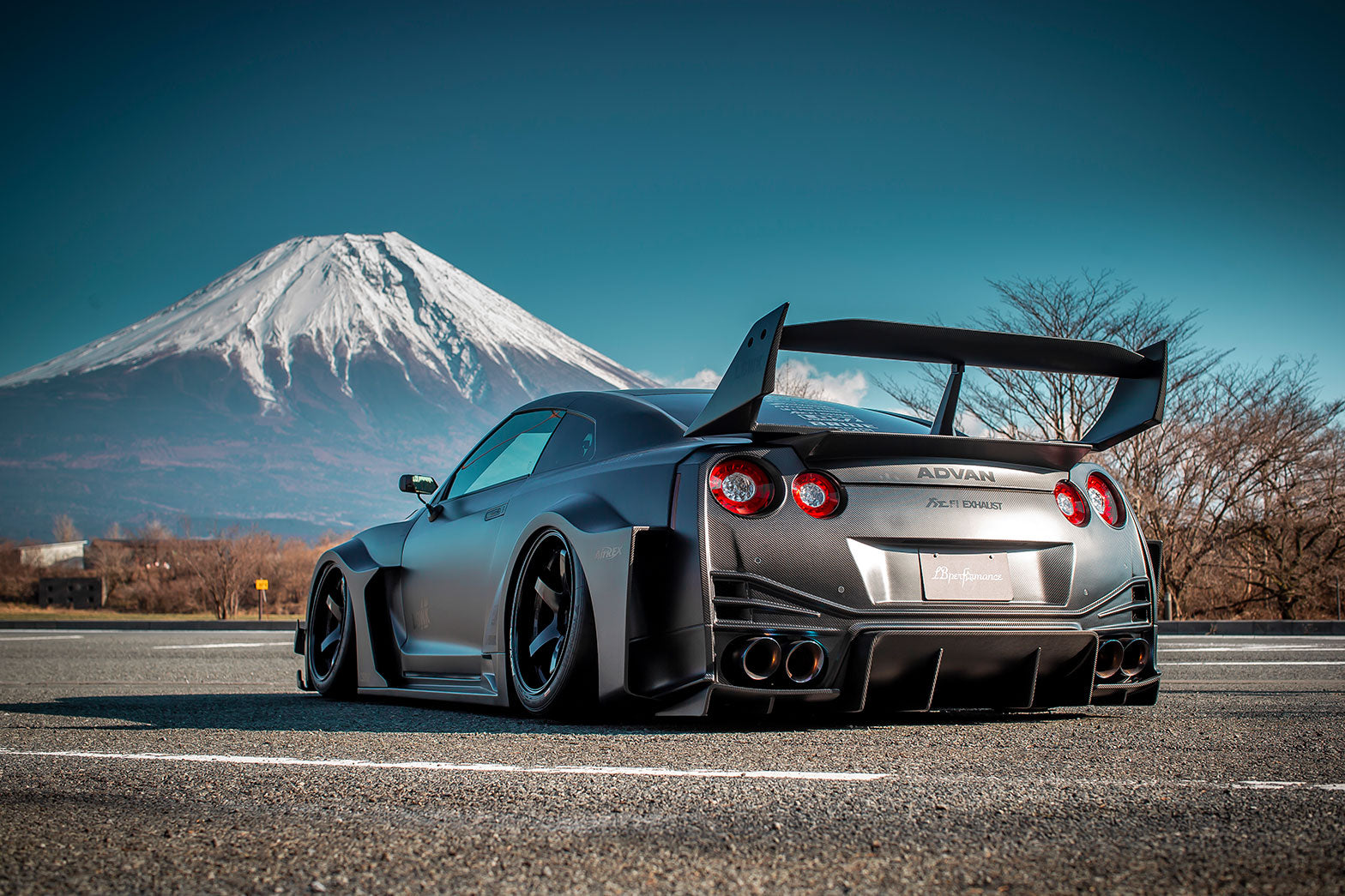 LB-Silhouette WORKS GT 35GT-RR Ver.1 Complete Body kit | TRACKUZA